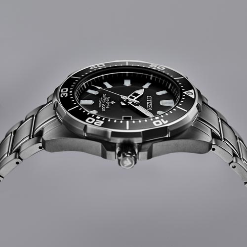 Divers 200M Titanium Watch